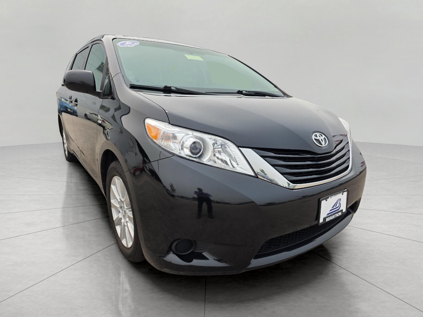 2017 Toyota Sienna LE 7-Passenger AWD