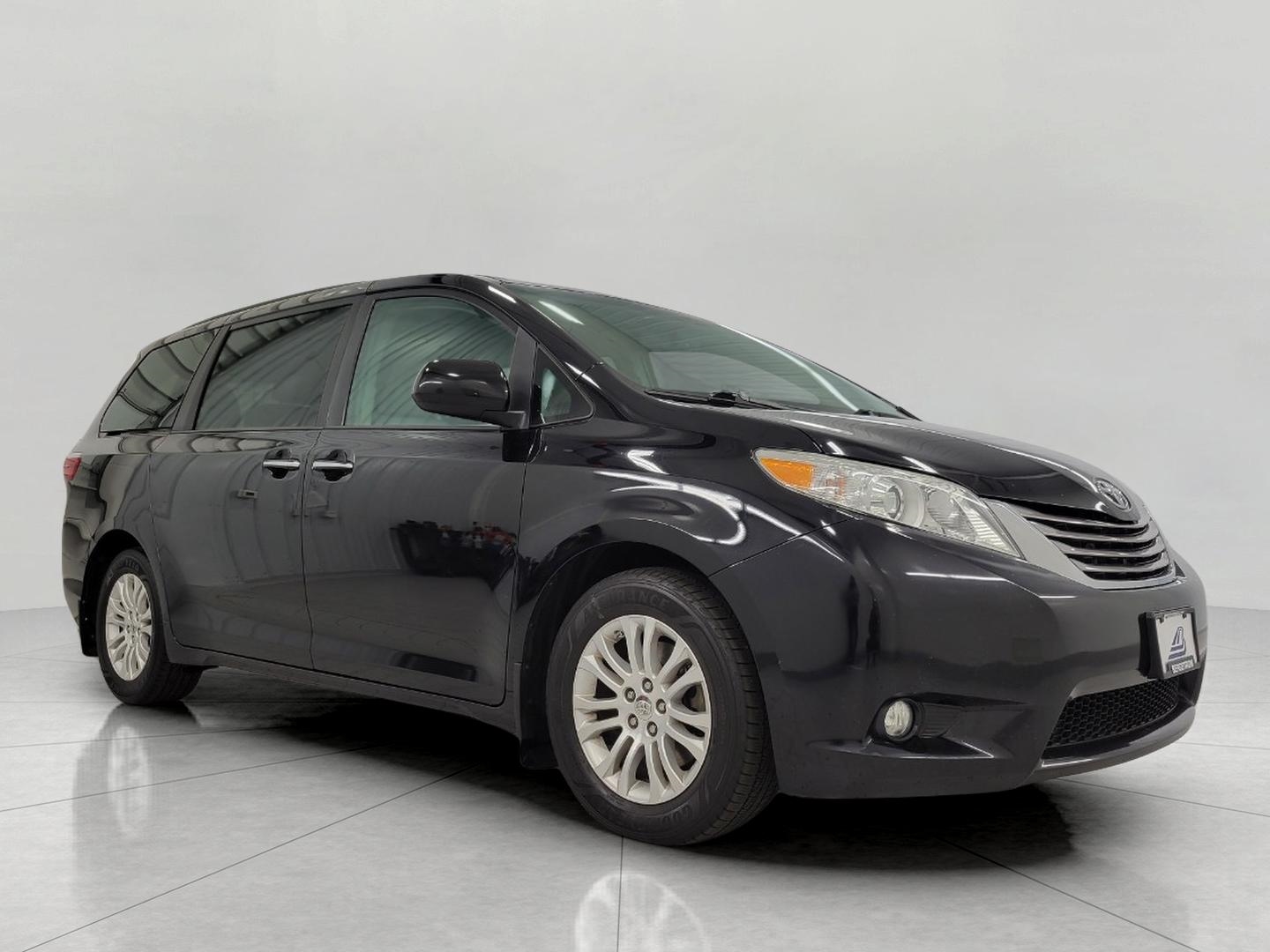ATTITUDE BLACK 2015 Toyota Sienna XLE 7-Passenger Auto Access Seat Minivan Front-Wheel Drive Automatic