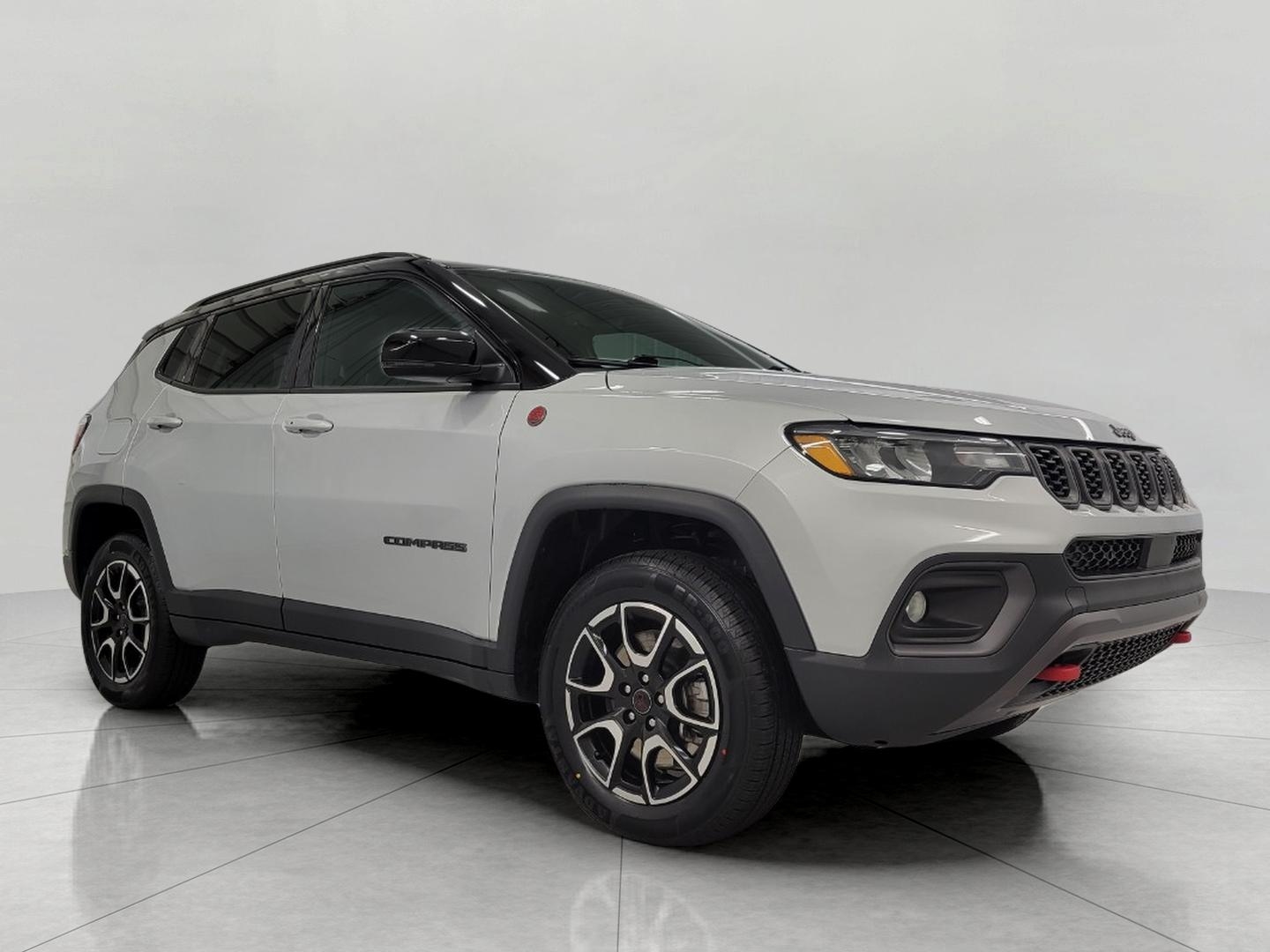 SILVER ZYNITH METALLIC 2025 Jeep Compass Trailhawk 4WD SUV / Crossover Four-Wheel Drive Automatic
