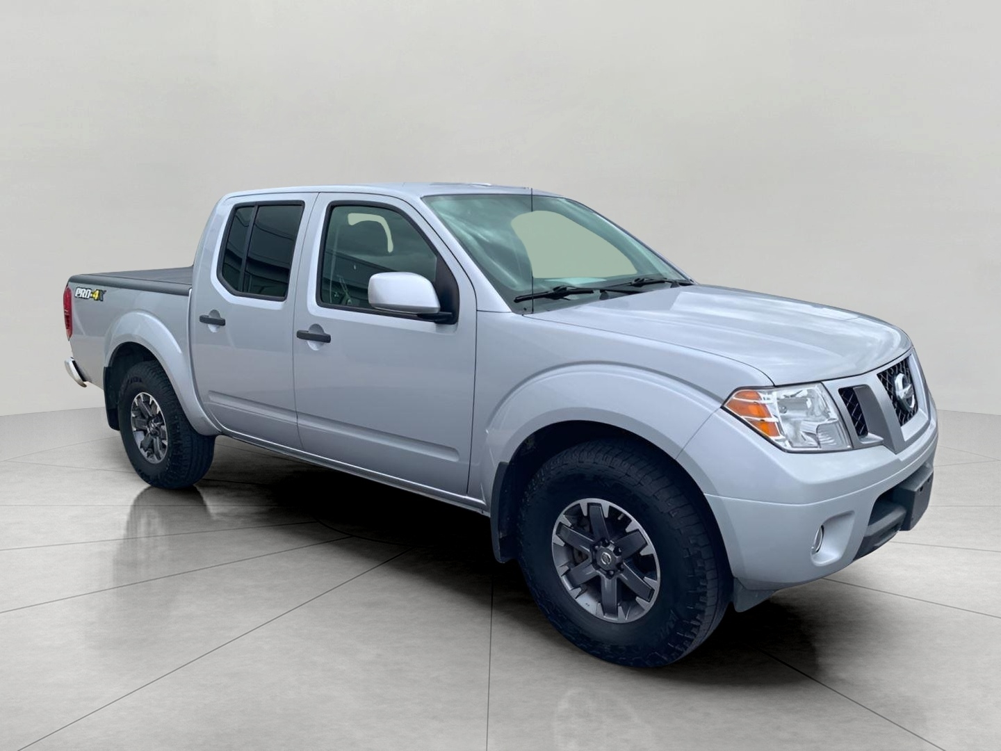 BRILLIANT SILVER 2018 Nissan Frontier PRO-4X Crew Cab 4WD Pickup Truck Four-Wheel Drive Automatic