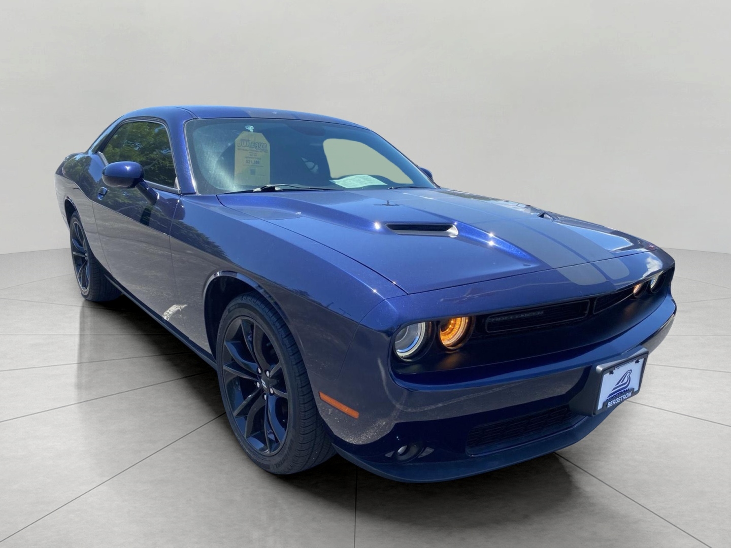  2017 Dodge Challenger SXT RWD   