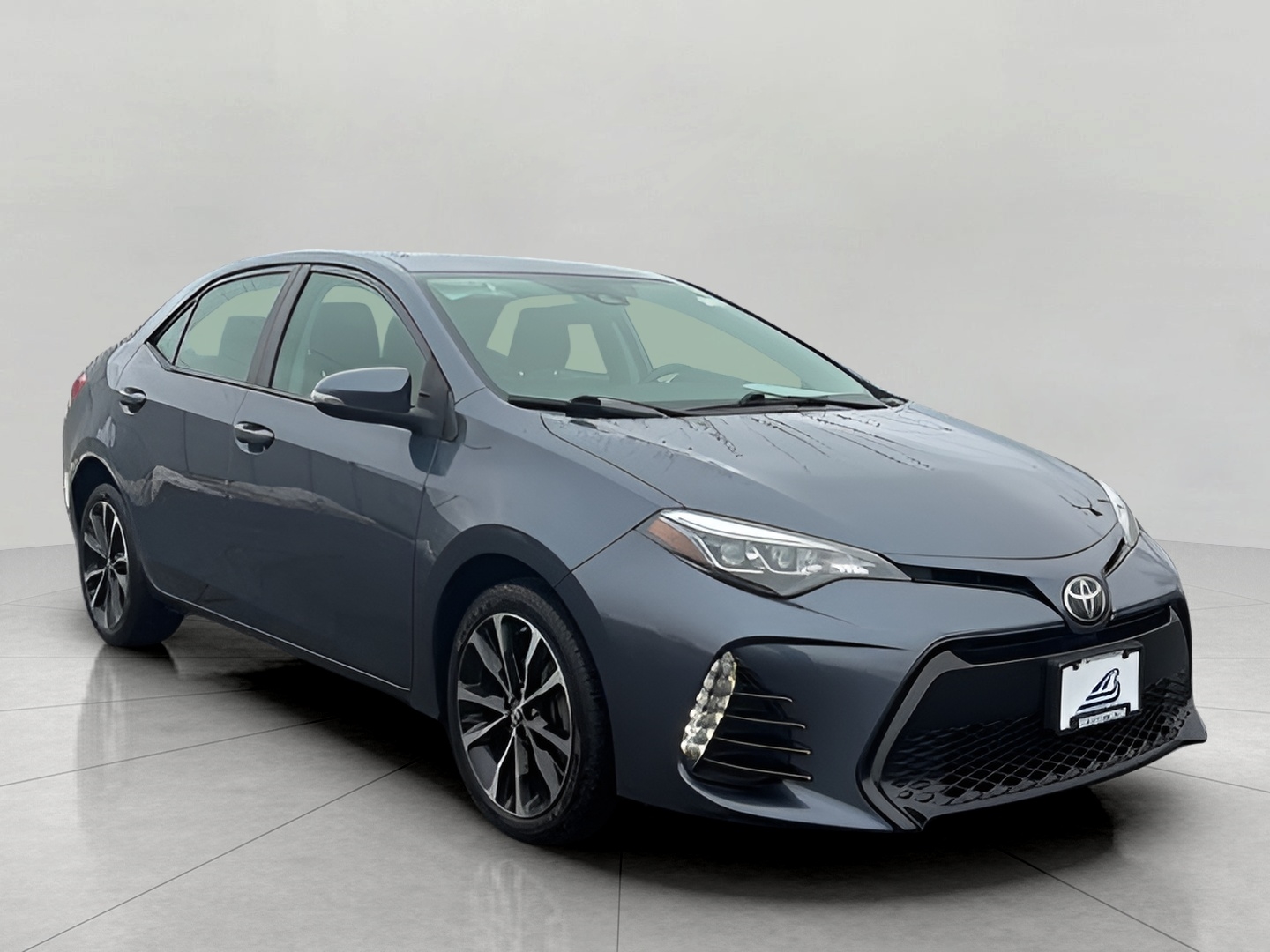 Gray 2018 Toyota Corolla SE Sedan Front-Wheel Drive