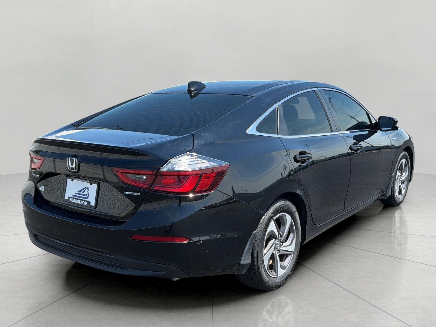 View vehicle photo 7