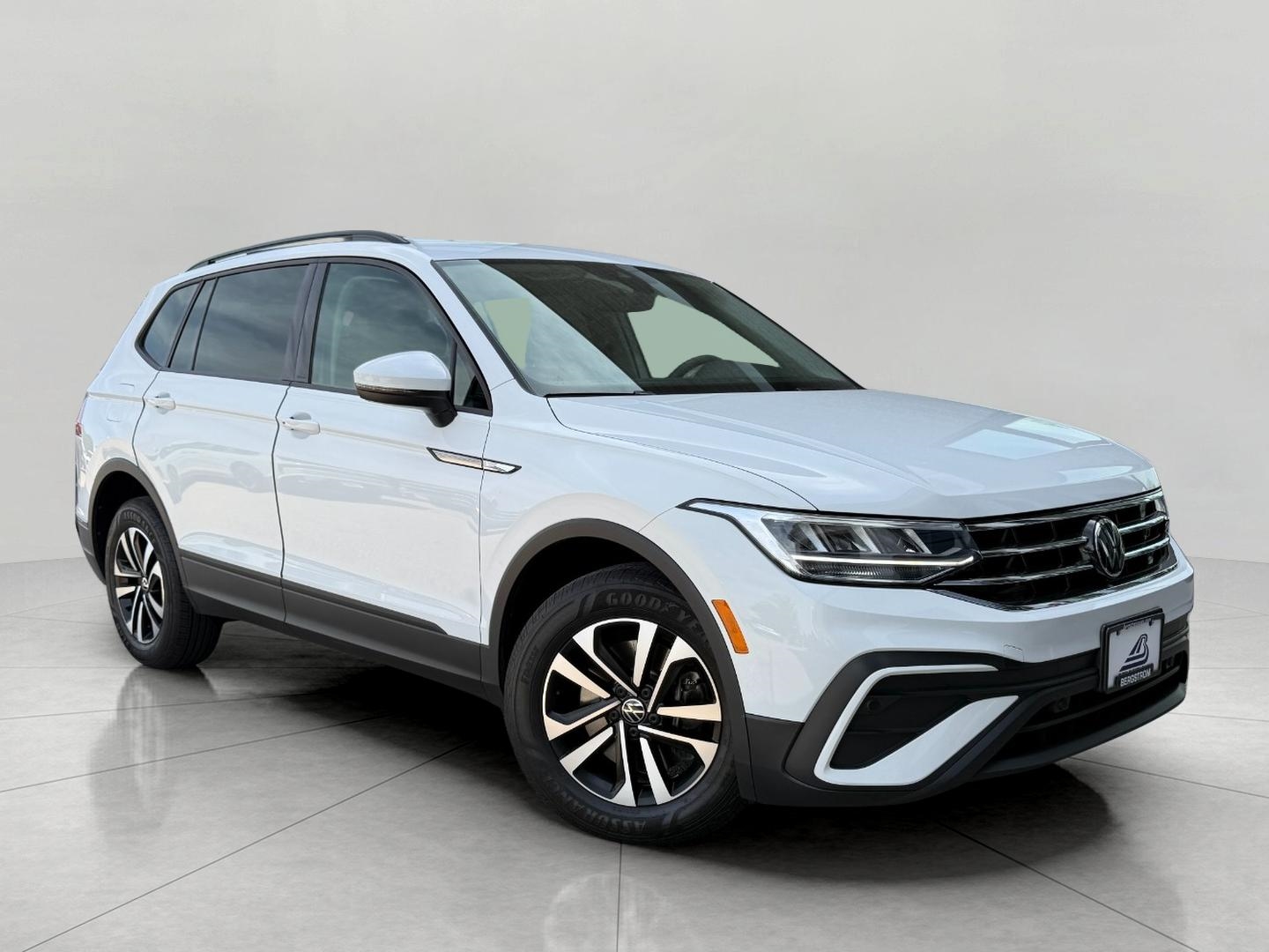 PURE WHITE 2023 Volkswagen Tiguan SUV / Crossover Front-Wheel Drive Automatic