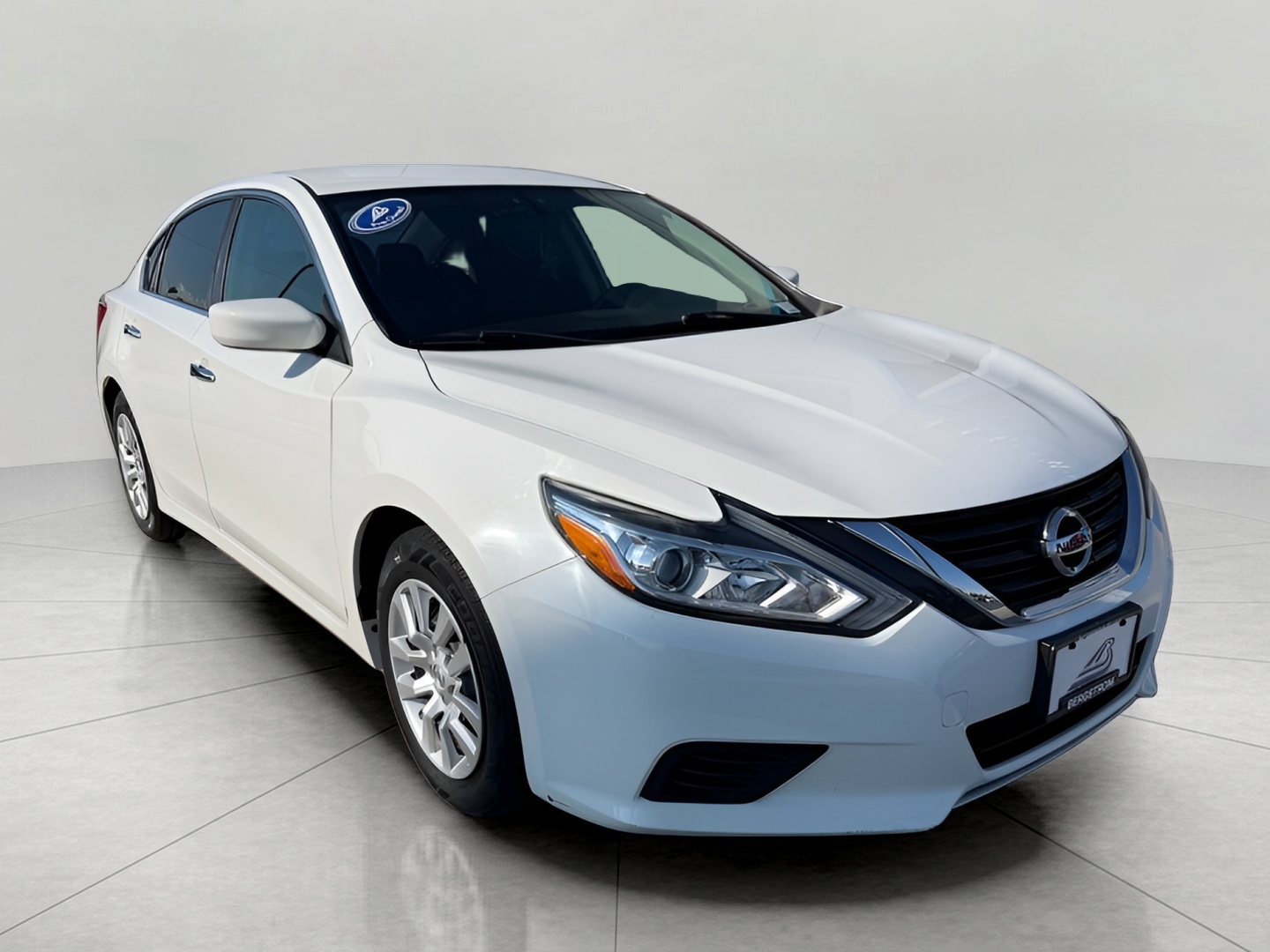GLACIER WHITE 2016 Nissan Altima 2.5 Sedan Front-Wheel Drive Automatic