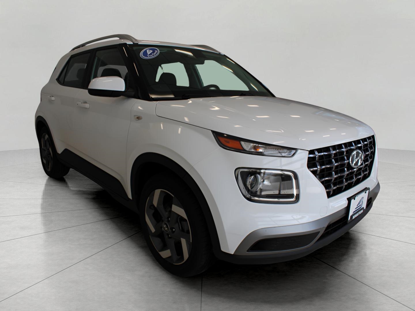 LUNAR WHITE 2024 Hyundai Venue SEL FWD SUV / Crossover Front-Wheel Drive Automatic