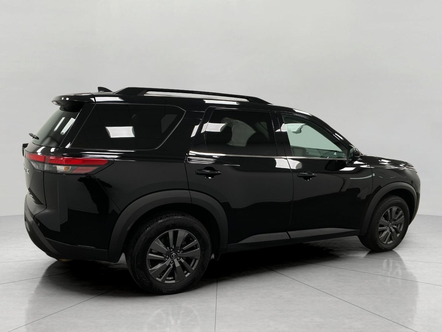 View vehicle photo 2