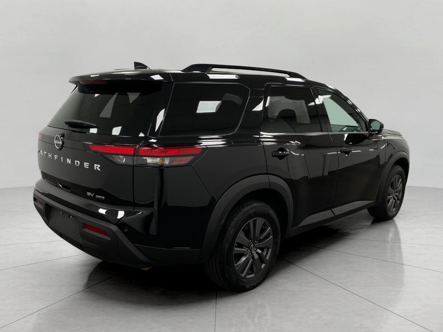 View vehicle photo 3
