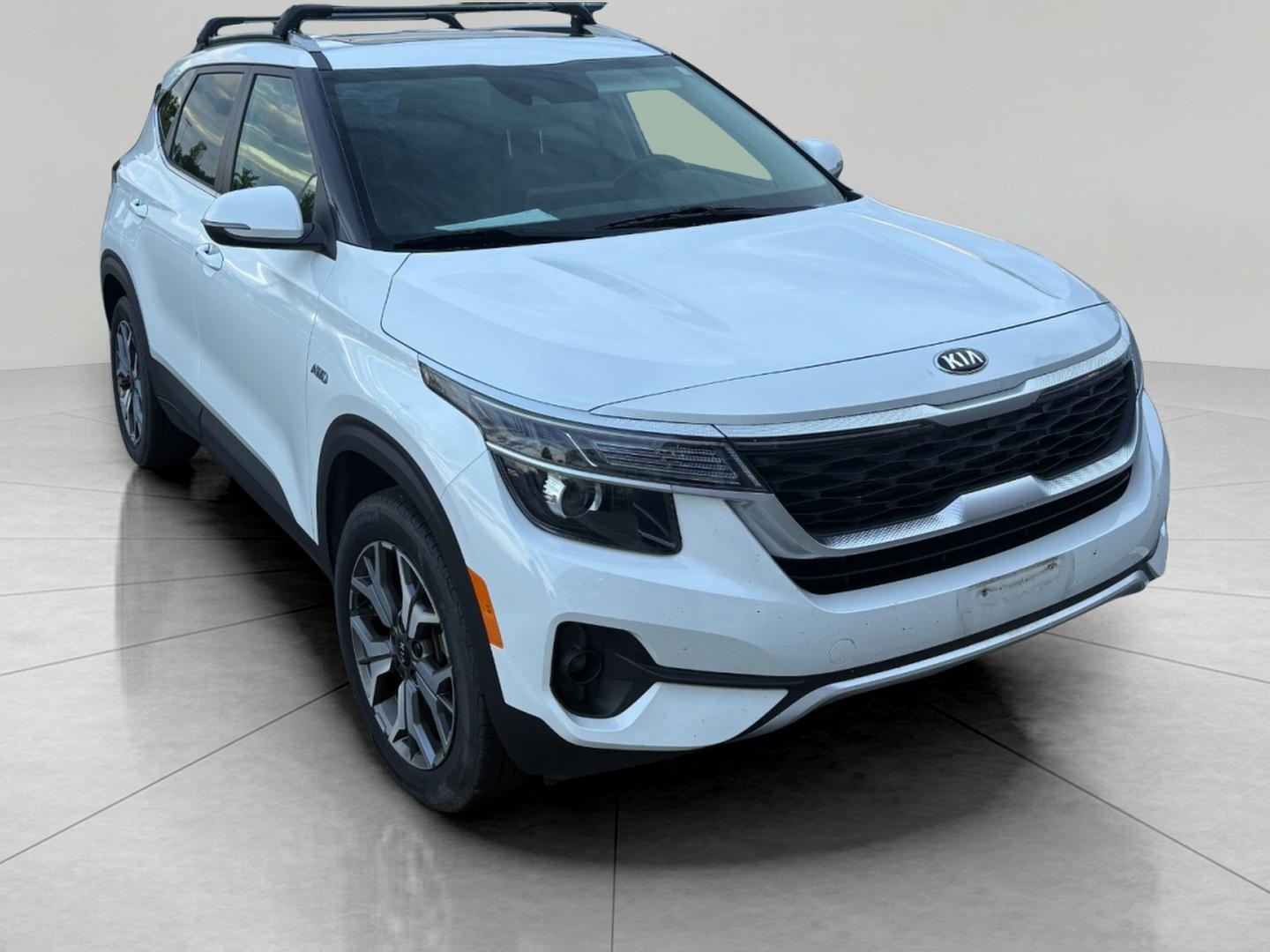 White 2021 Kia Seltos EX AWD SUV / Crossover All-Wheel Drive Continuously Variable Transmission