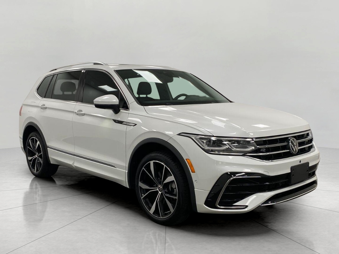 OPAL WHITE PEARL 2023 Volkswagen Tiguan SUV / Crossover All-Wheel Drive Automatic