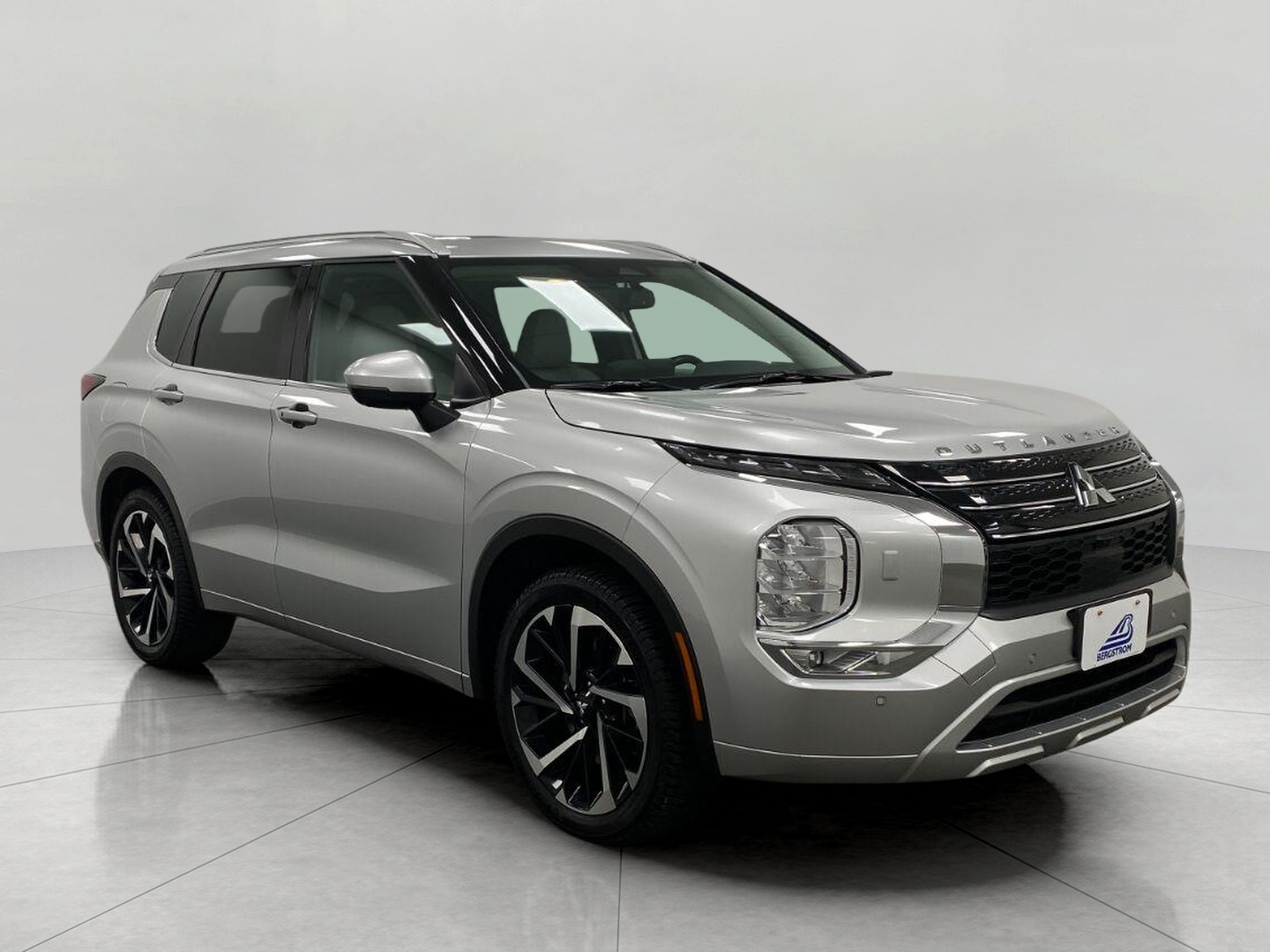 BLACK DIAMOND/ALLOY SILVER 2024 Mitsubishi Outlander SUV / Crossover All-Wheel Drive Automatic