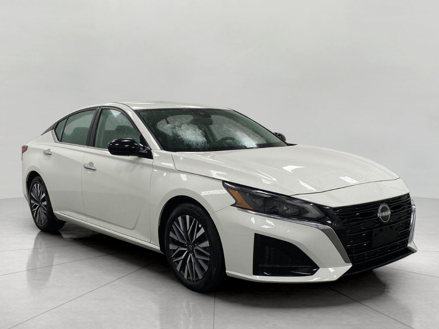 GLACIER WHITE 2025 Nissan Altima Sedan Front-Wheel Drive Automatic