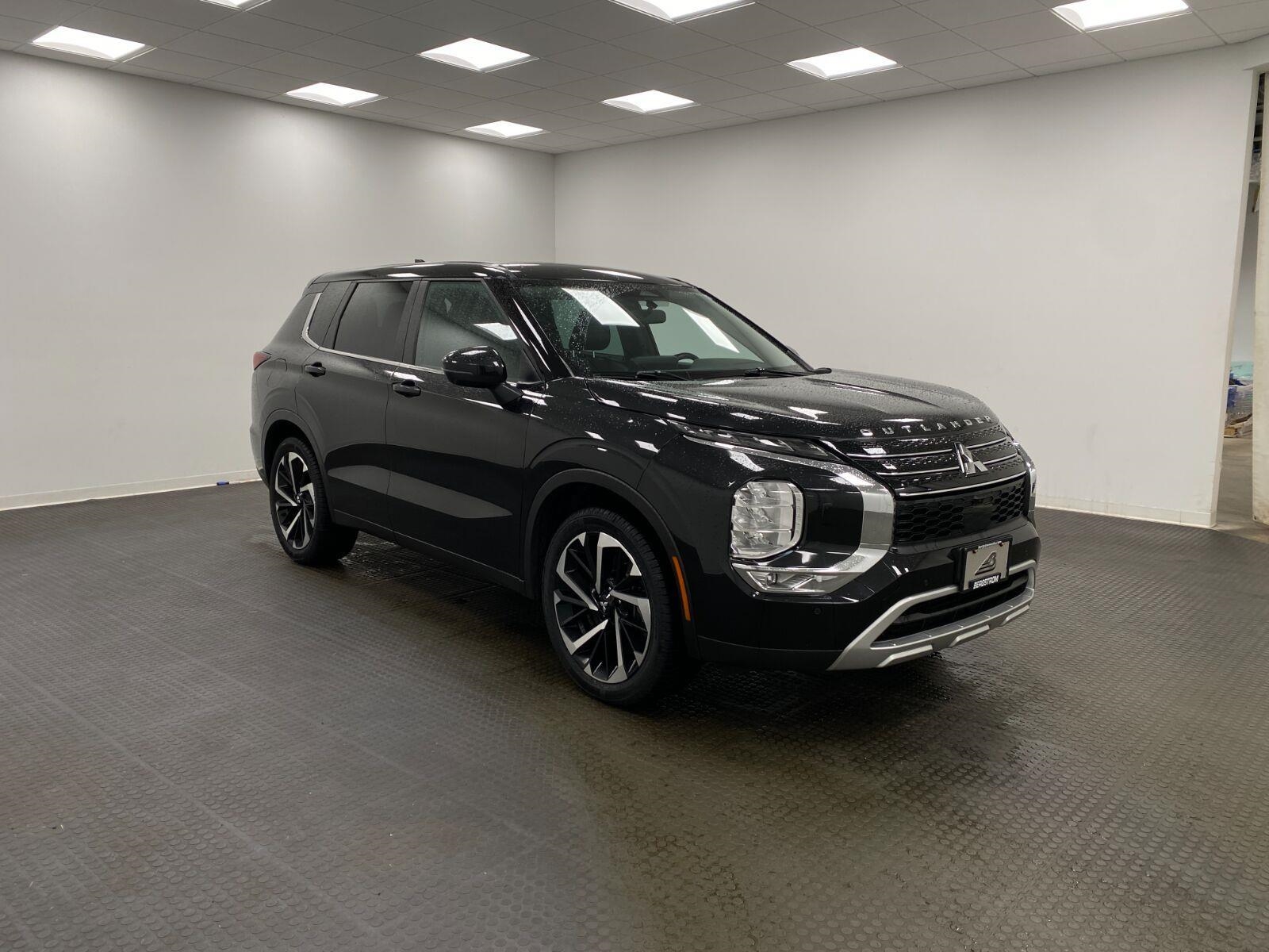 BLACK DIAMOND 2023 Mitsubishi Outlander SUV / Crossover All-Wheel Drive Automatic
