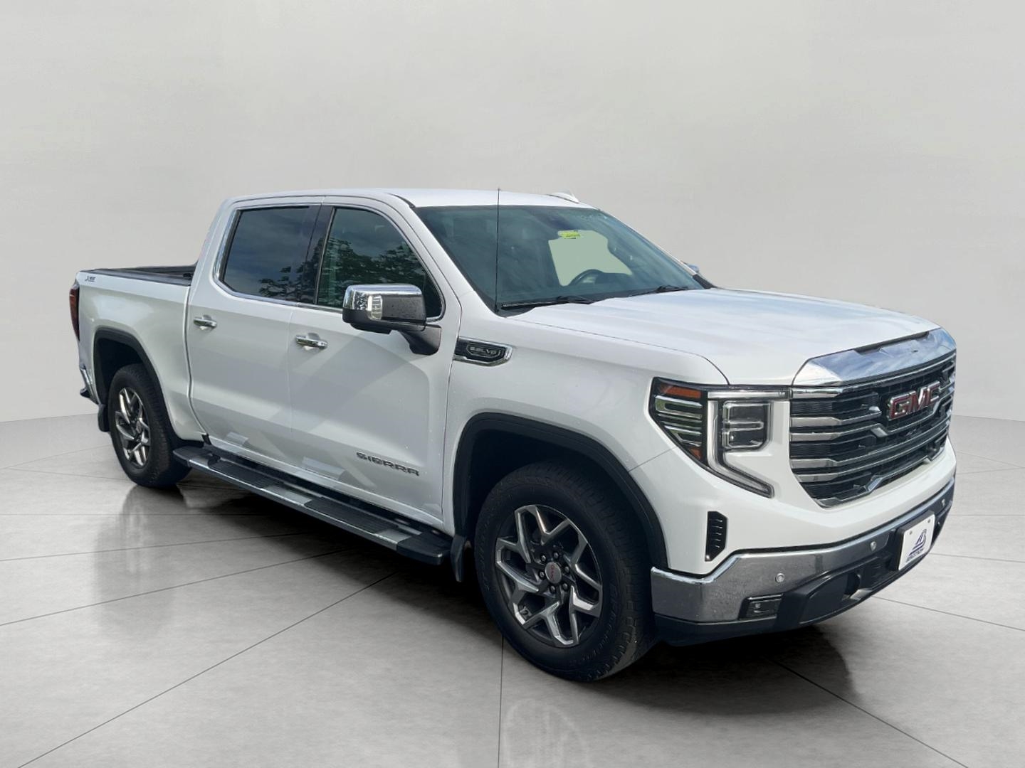 SUMMIT WHITE 2023 GMC Sierra 1500 SLT Crew Cab 4WD Pickup Truck Four-Wheel Drive Automatic