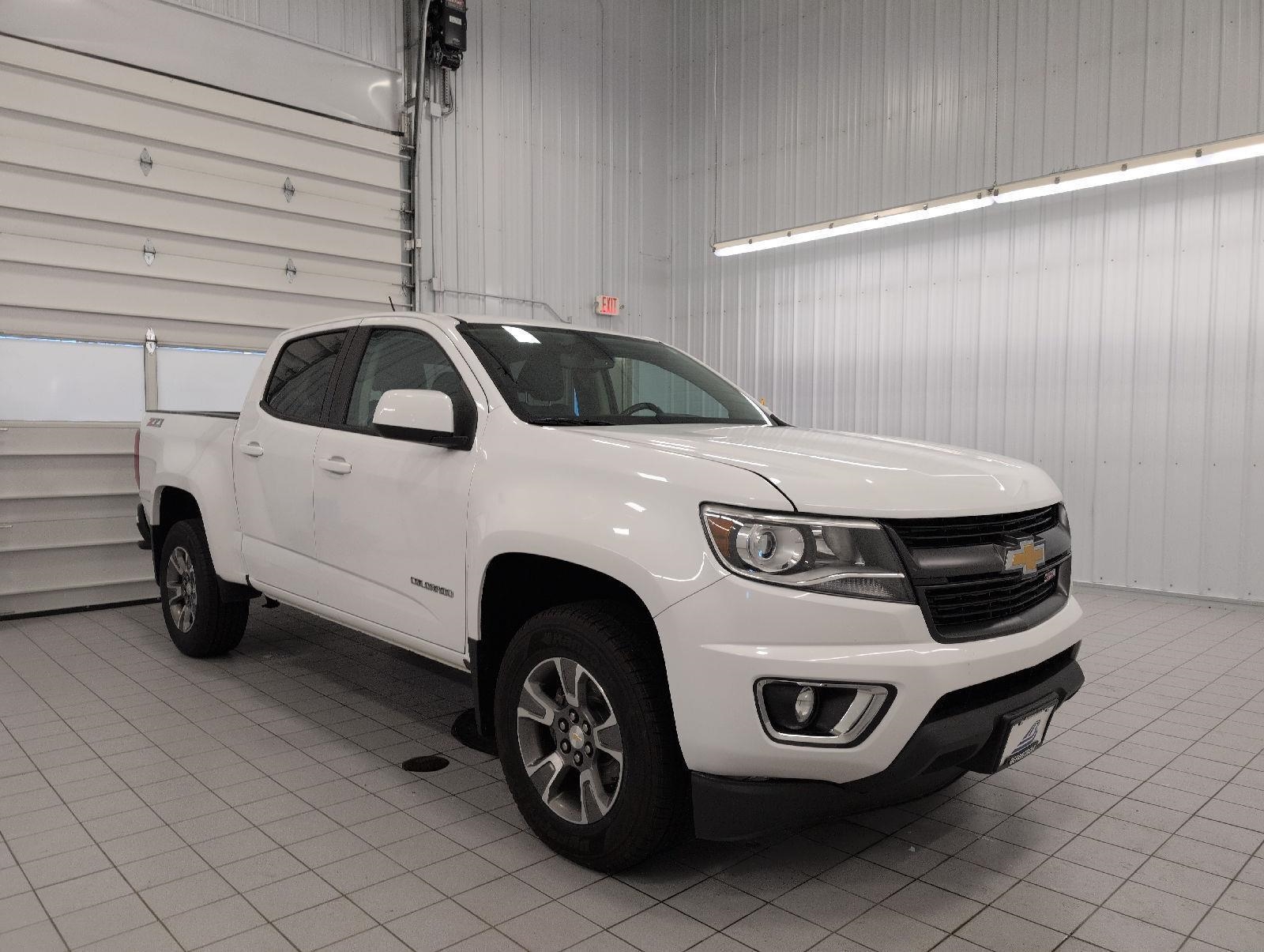 SUMMIT WHITE 2018 Chevrolet Colorado Pickup Truck Four-Wheel Drive Automatic