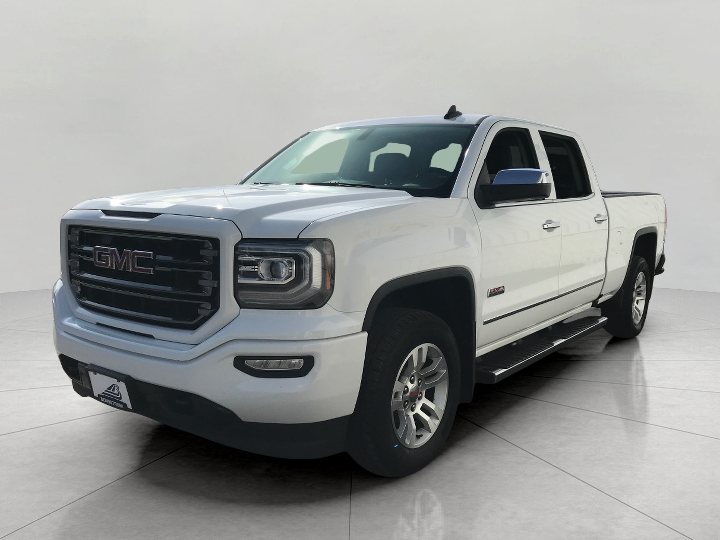 White 2016 GMC Sierra 1500 SLE Crew Cab 4WD Pickup Truck Four-Wheel Drive Automatic