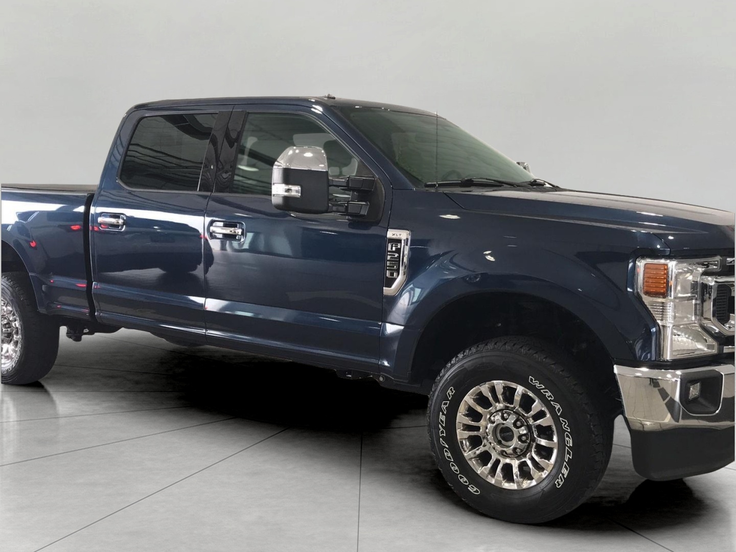 BLUE JEANS 2020 Ford F-250 Super Duty XLT Crew Cab 4WD Pickup Truck Four-Wheel Drive Automatic
