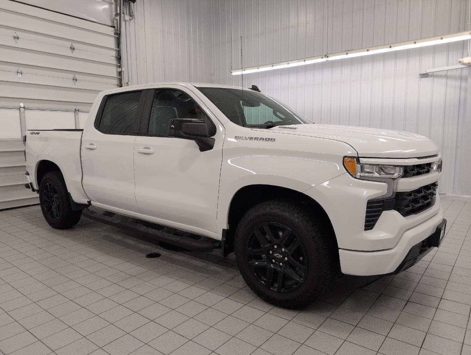 SUMMIT WHITE 2026 Chevrolet Silverado 1500 Pickup Truck Four-Wheel Drive Automatic