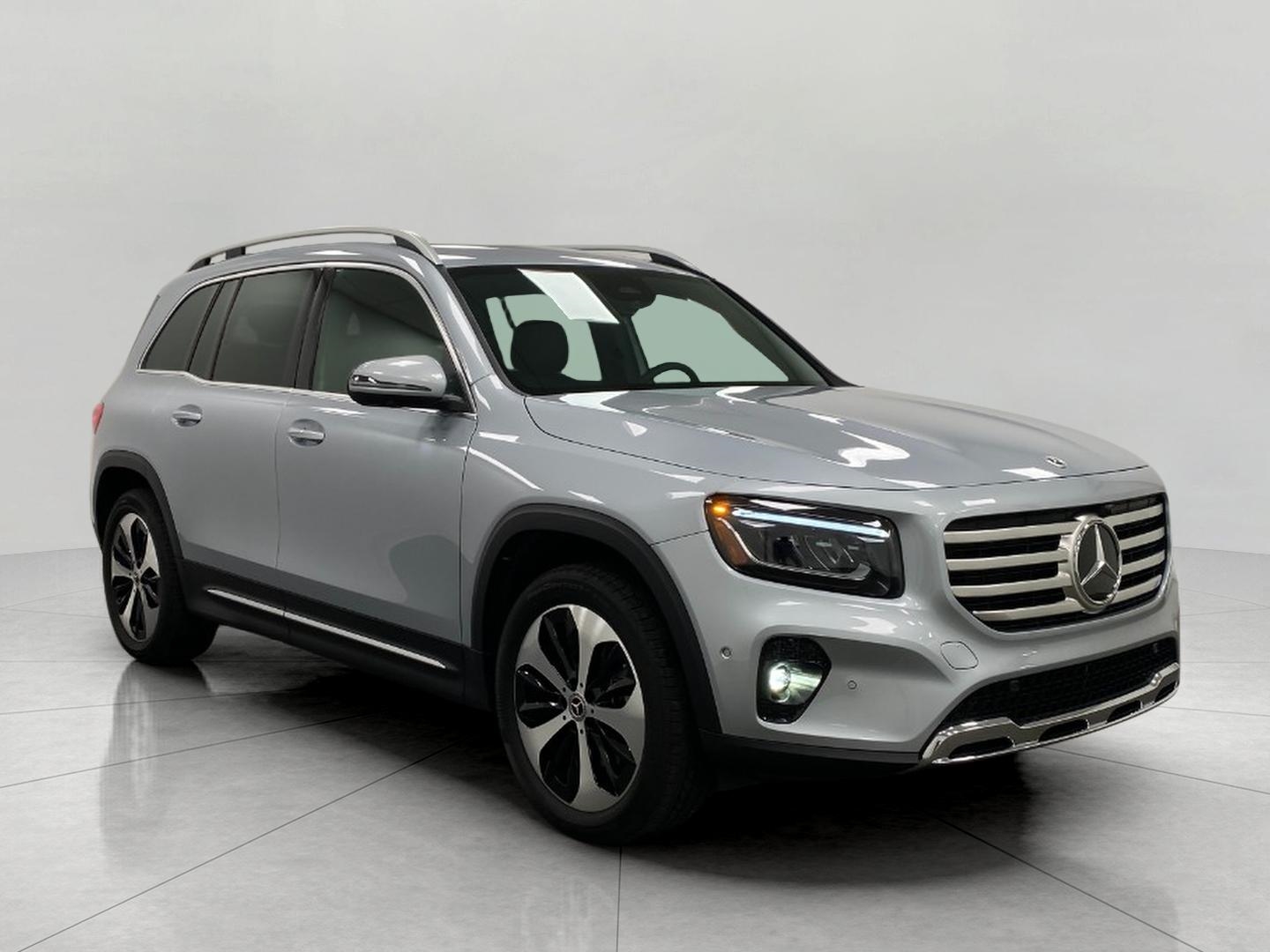 CIRRUS SILVER METALLIC 2026 Mercedes-Benz GLB 250 4MATIC SUV / Crossover All-Wheel Drive 8-Speed Dual Clutch