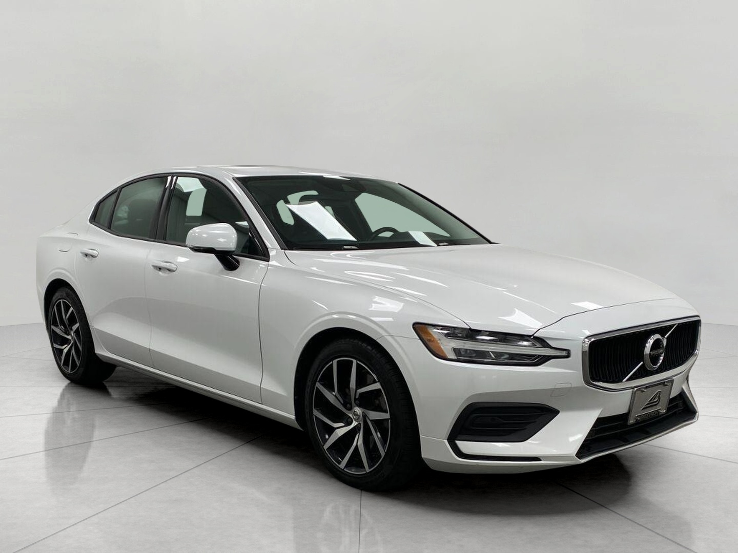  2020 Volvo S60 T6 Momentum AWD   