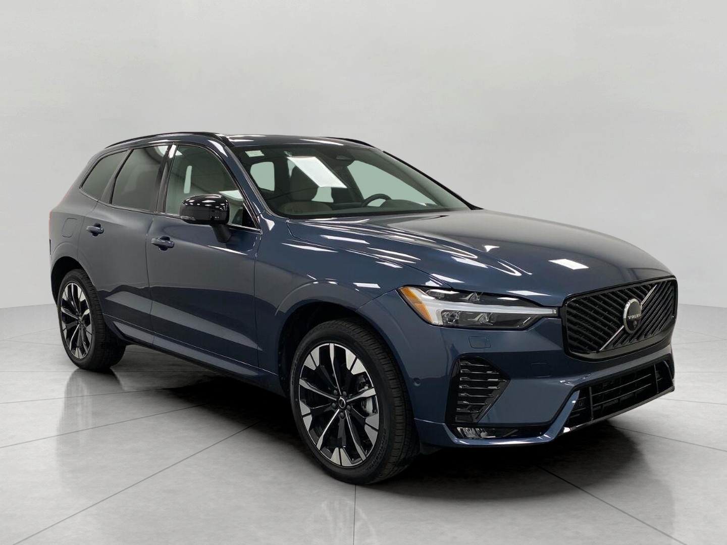 2026 Volvo XC60 B5 Plus AWD