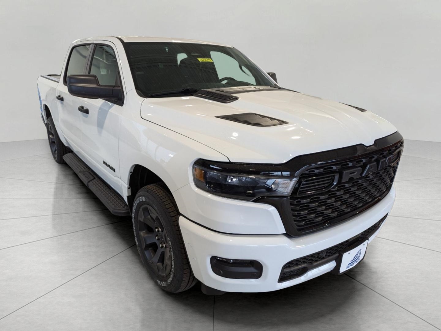2026 RAM 1500 Express Crew Cab 4WD