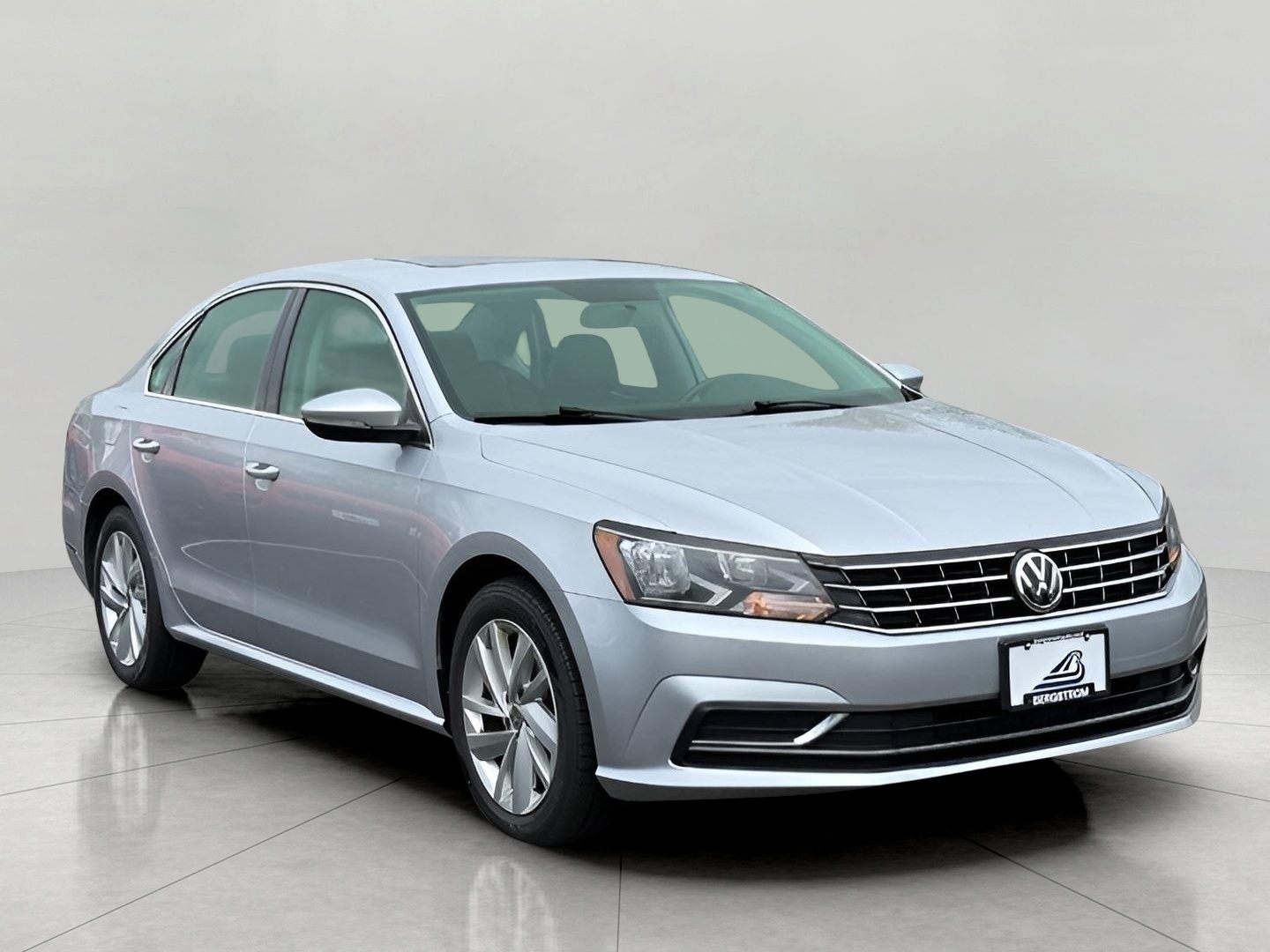 REFLEX SILVER METALLIC 2018 Volkswagen Passat 2.0T SE FWD Sedan Front-Wheel Drive Automatic