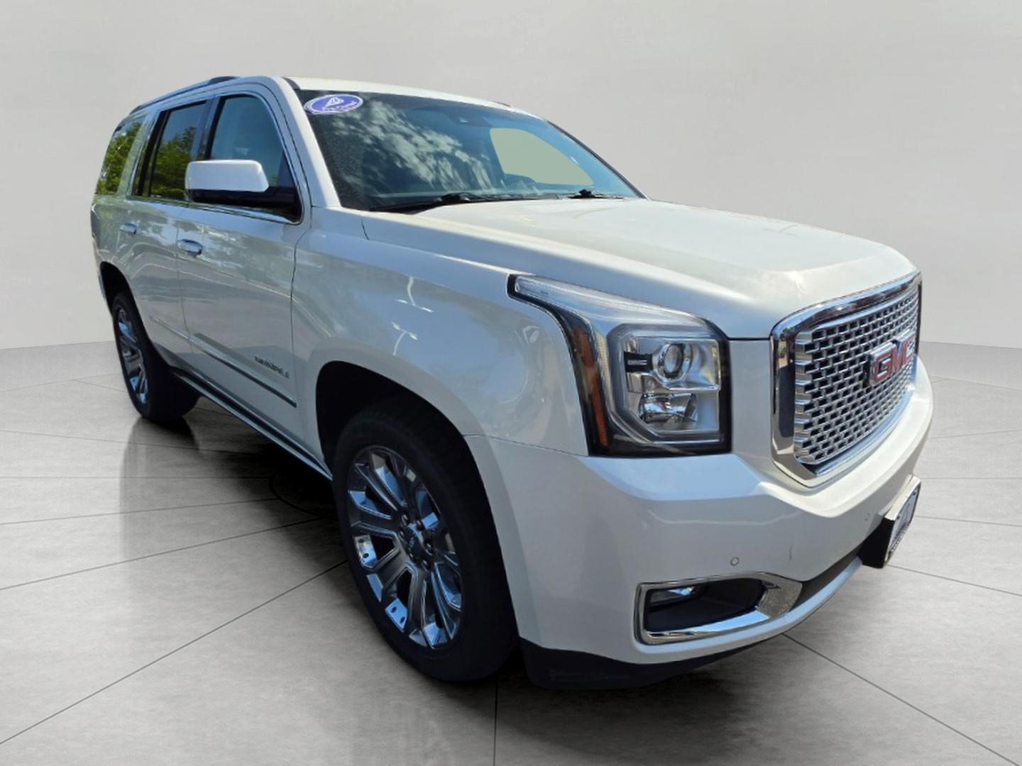 WHITE DIAMOND TRICOAT 2015 GMC Yukon Denali 4WD SUV / Crossover Four-Wheel Drive 8-Speed Automatic