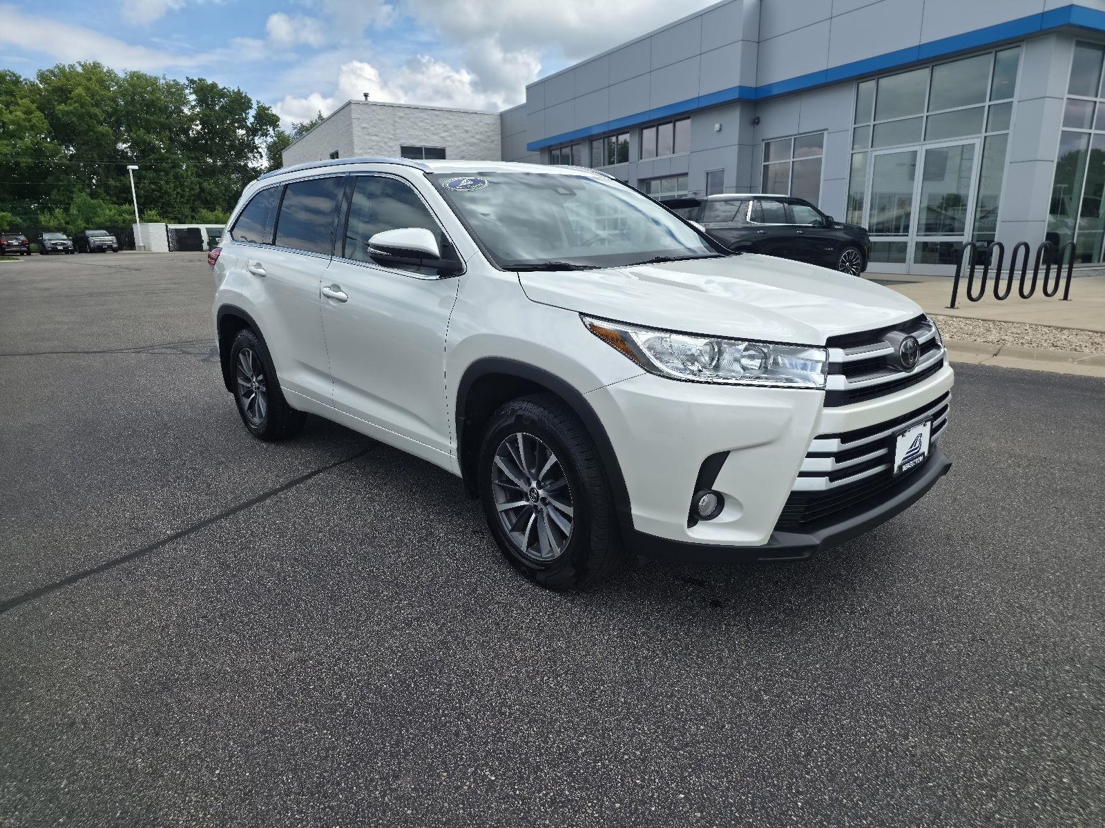 White (BLIZZARD PEARL) 2017 Toyota Highlander XLE AWD SUV / Crossover All-Wheel Drive Automatic